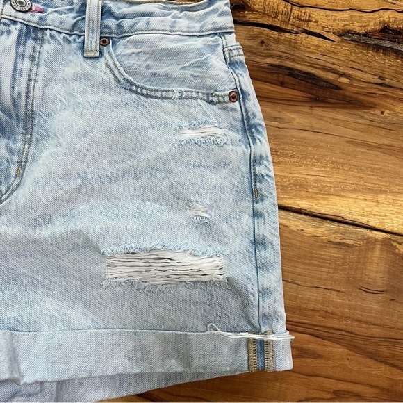 AEO Mom Shorts Pride Rainbow Pockets Distressed Denim Size 8 - Picture 3 of 11